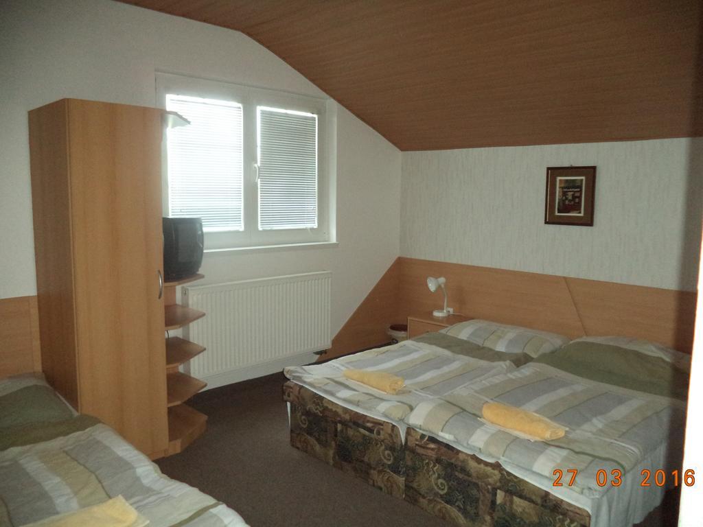 Pension Hostad Gabcikovo Exteriör bild