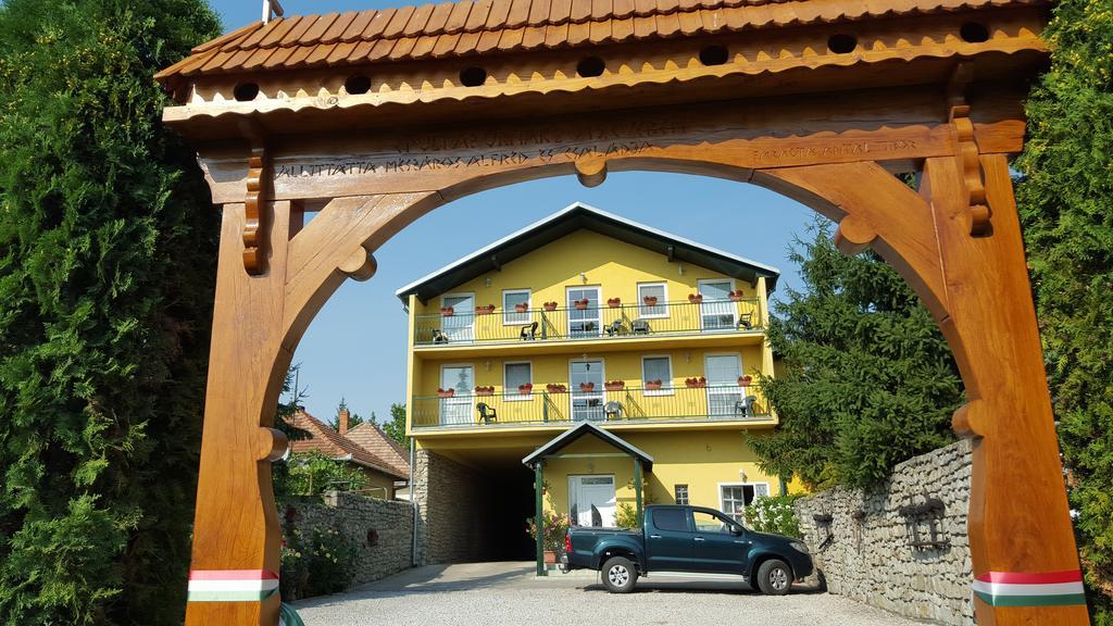 Pension Hostad Gabcikovo Exteriör bild