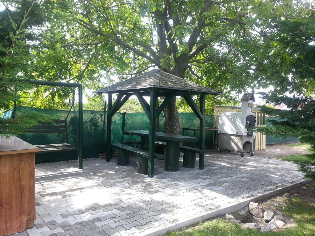 Pension Hostad Gabcikovo Exteriör bild