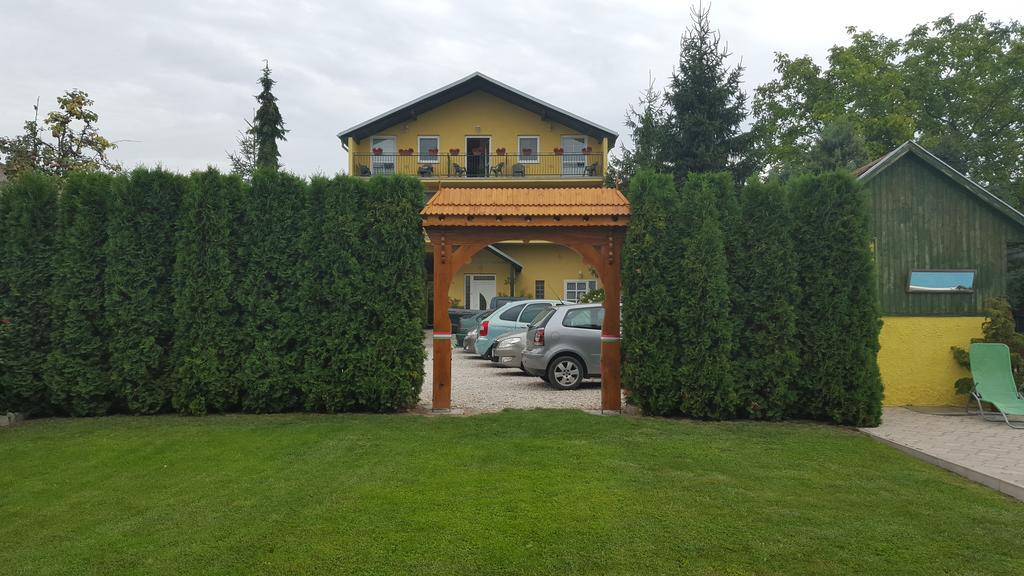 Pension Hostad Gabcikovo Exteriör bild
